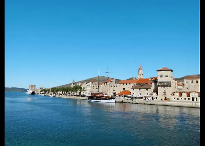 Villa Trogir Pantana Beach * Трогір