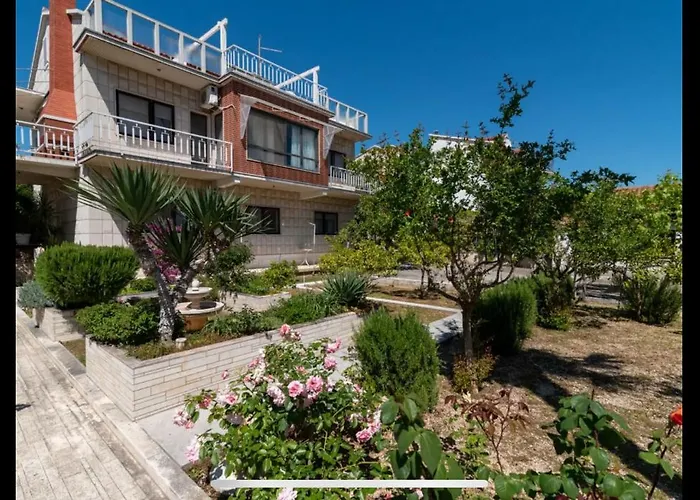 Villa Trogir Pantana Beach * Трогір