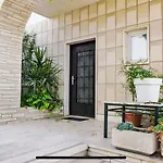 Vila Beachfront Retreat